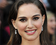 Natalie Portman sar Jackie Kennedy