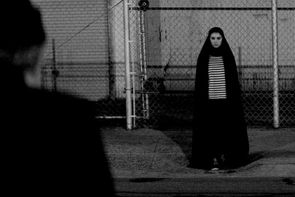 Foto dal film A Girl Walks Home Alone at Night