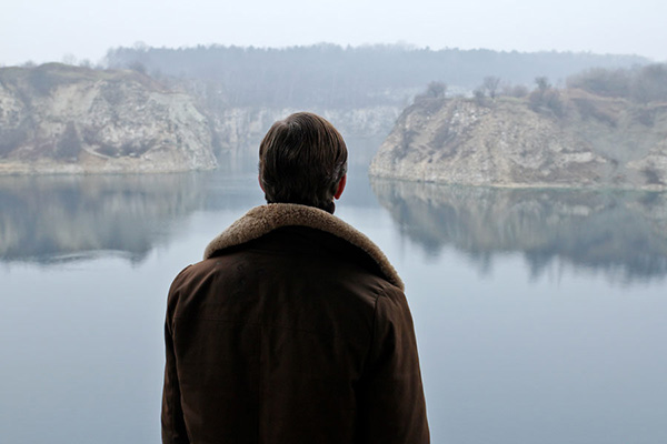 Foto dal film Il ragno rosso