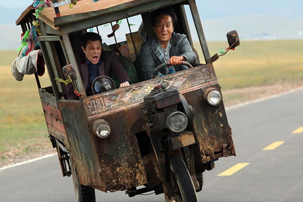 Foto dal film Skiptrace - Missione Hong Kong